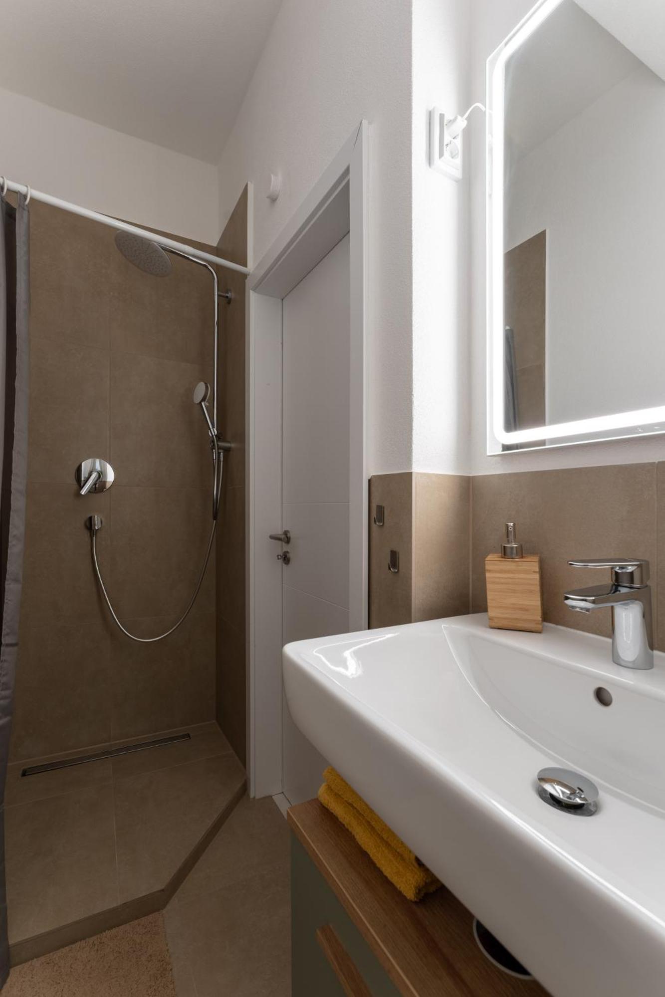 Modern Living Apartment - 3-Zimmer - Nuernberg Nord, Ruhige Seitenstrasse, Fusslaeufig Strassenbahn Экстерьер фото